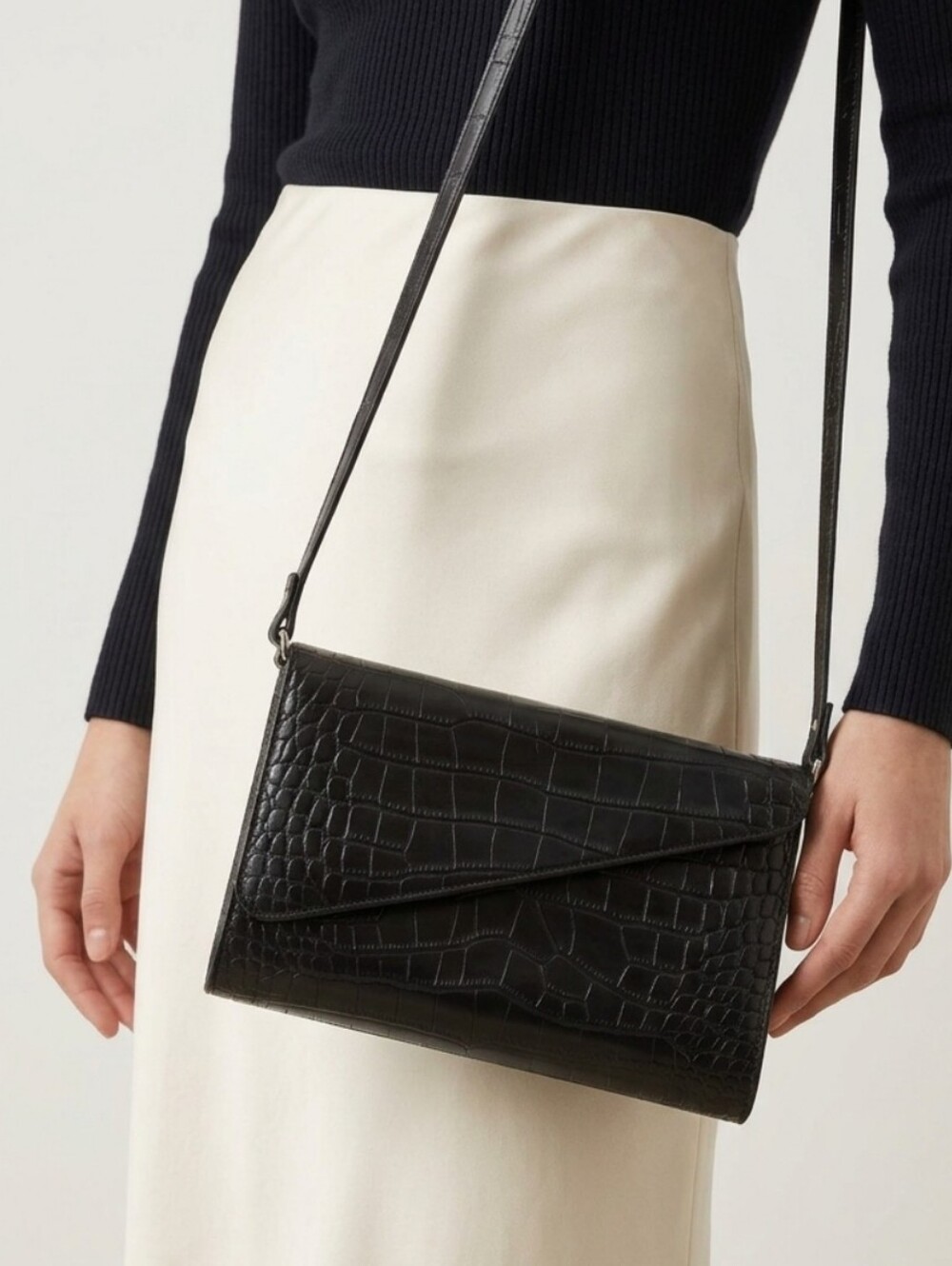 Danier Croc Embossed Genuine Leather Envelope Convertible Crossbody Clutch Black